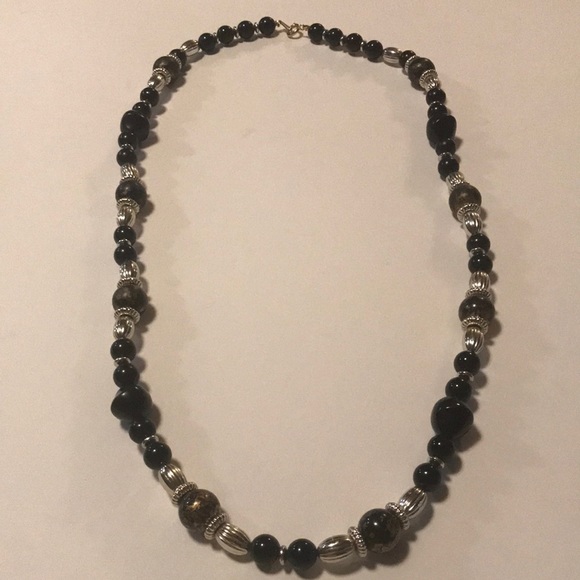 Black and Silver Necklace - costume jewelry - Picture 3 of 8